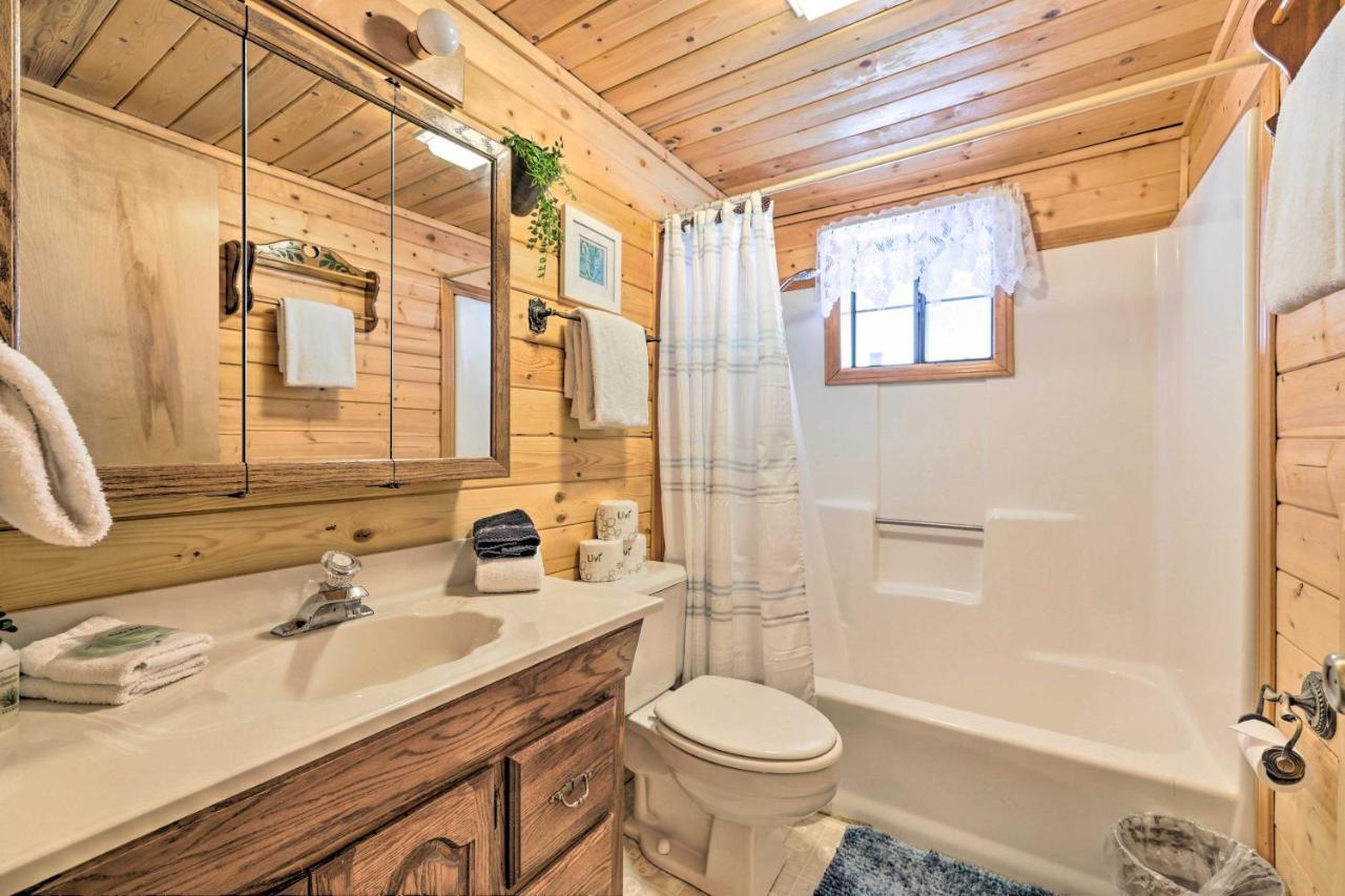 Rustic Duck Creek Village Cabin With Fire Pit! Exterior foto